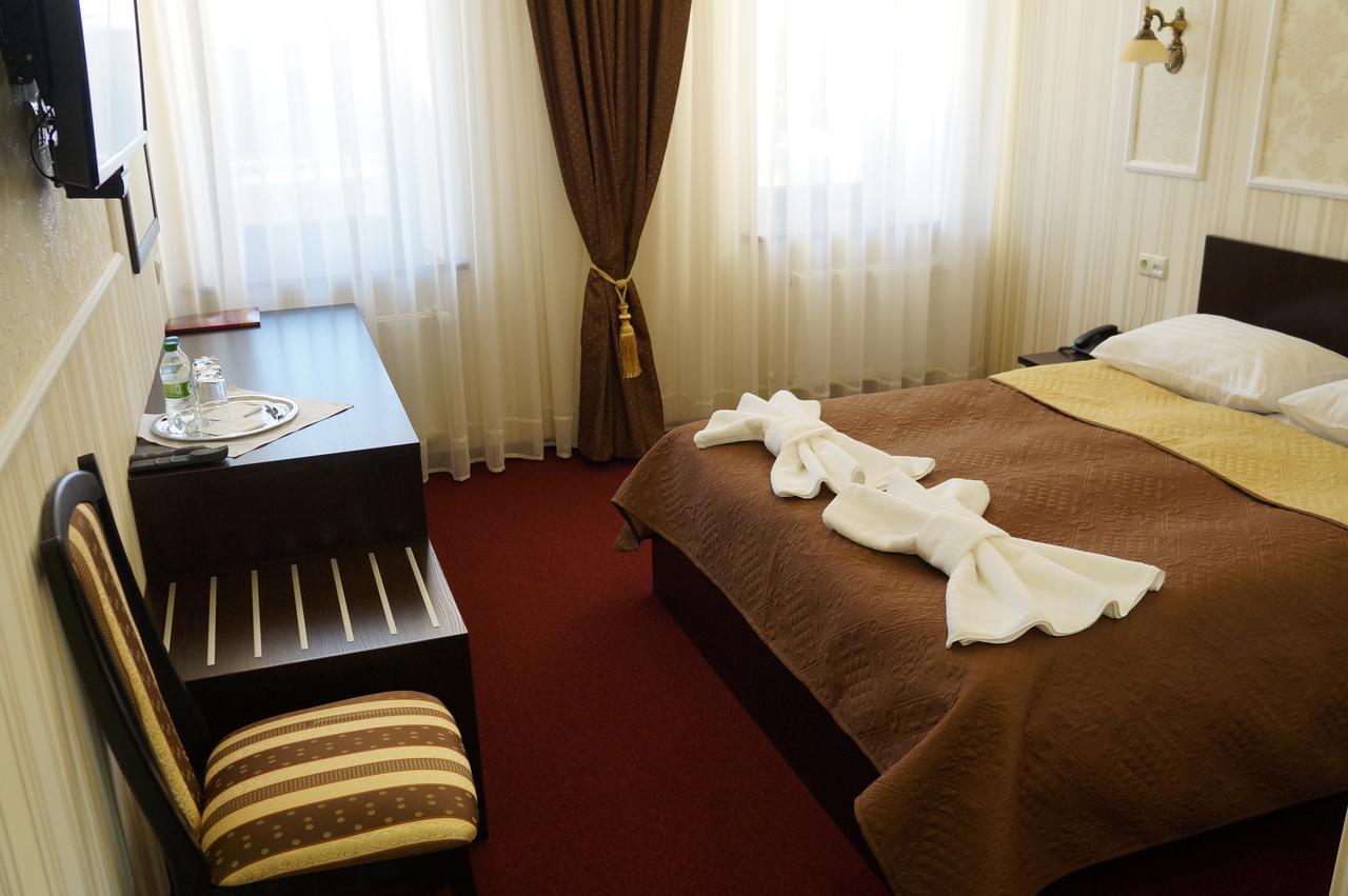 Best Hotel And Restaurant Complex Dunaivtsi Dış mekan fotoğraf