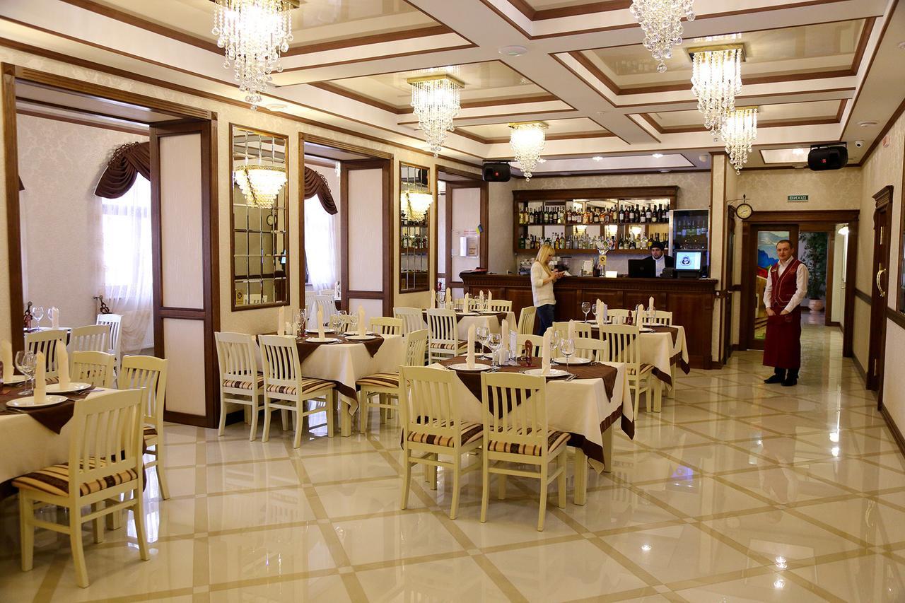 Best Hotel And Restaurant Complex Dunaivtsi Dış mekan fotoğraf