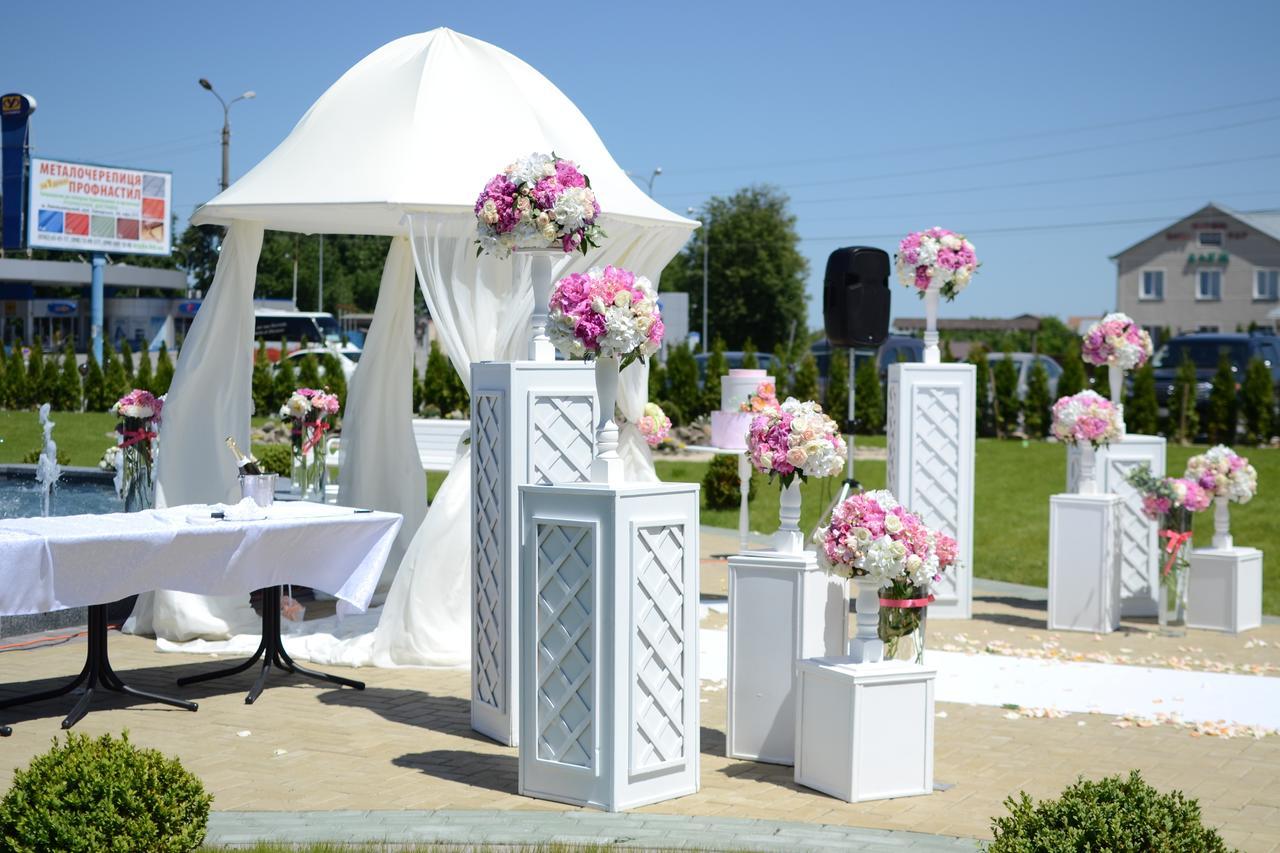 Best Hotel And Restaurant Complex Dunaivtsi Dış mekan fotoğraf