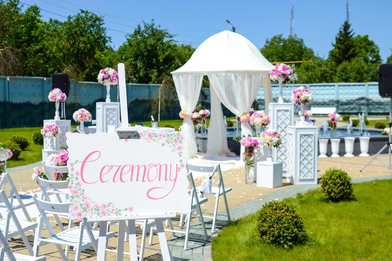 Best Hotel And Restaurant Complex Dunaivtsi Dış mekan fotoğraf