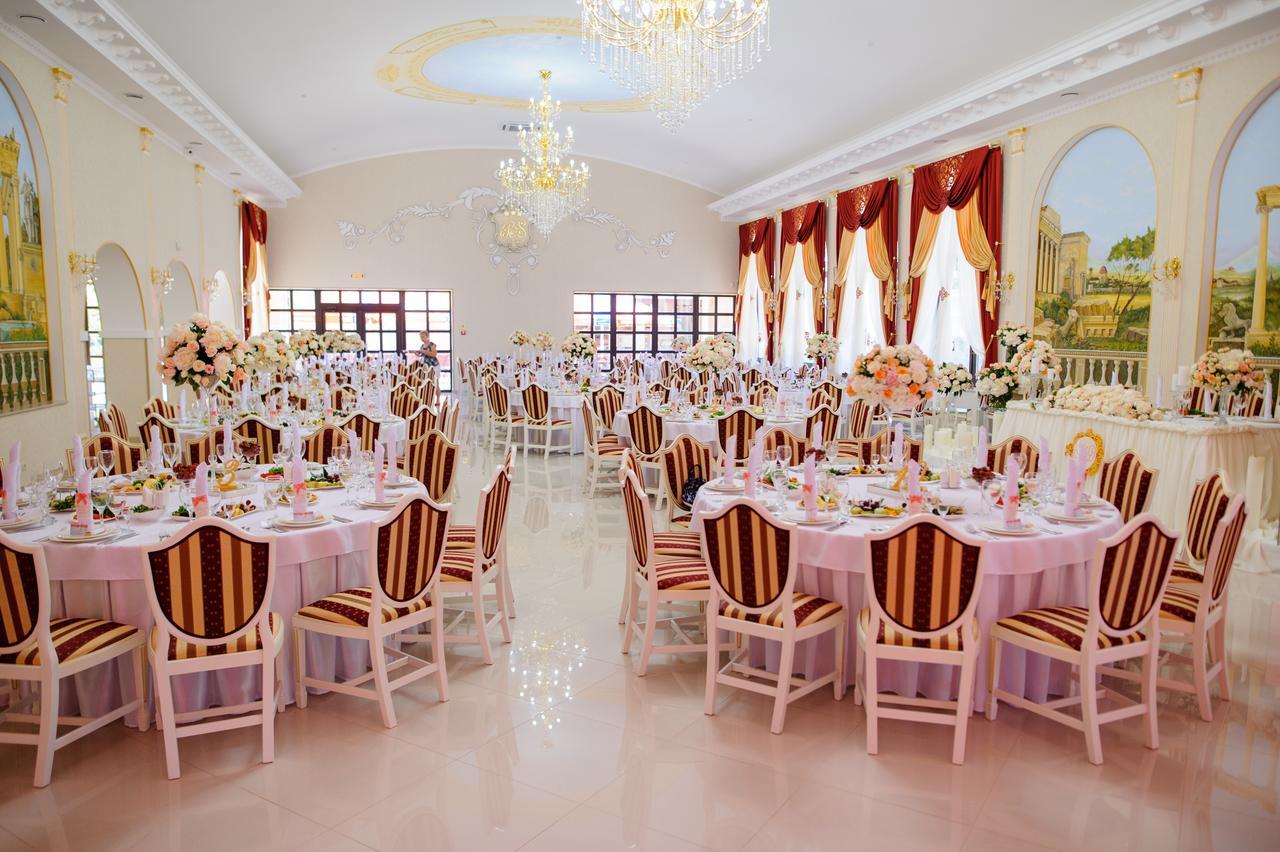 Best Hotel And Restaurant Complex Dunaivtsi Dış mekan fotoğraf