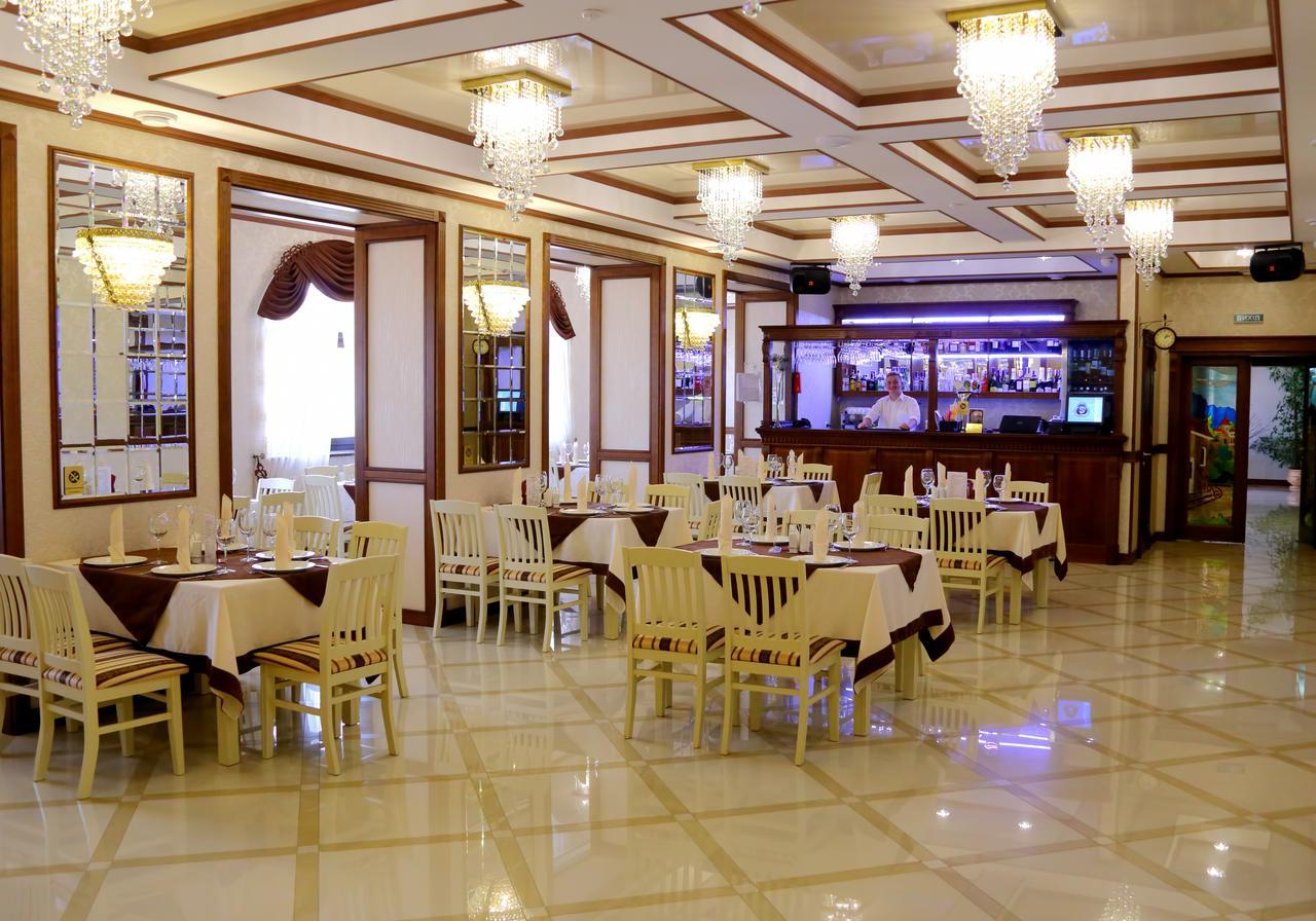 Best Hotel And Restaurant Complex Dunaivtsi Dış mekan fotoğraf